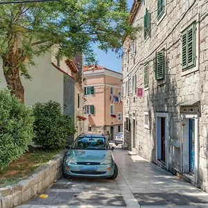 Under Constructiion Apartment Split